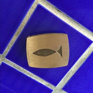 Vintage - Solid Brass “Fish”
Belt buckle 🐟